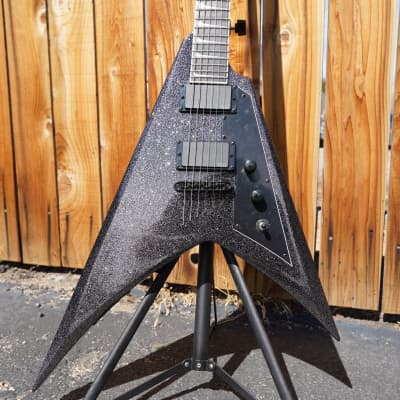 ESP LTD SIGNATURE SERIES Kirk Hammett KH-V - Black Sparkle LTD SIGNATURE SERIES Kirk Hammett KH-V Black Sparkle 6-String Electric Guitar w/ Case (2023) image 4