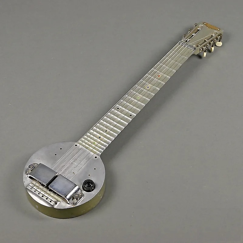 Frying shop pan guitar