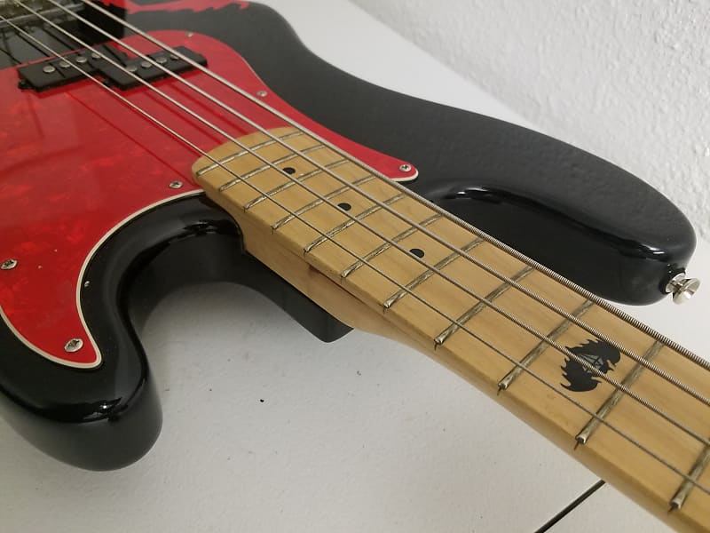 Squier by Fender Pete Wentz Signature Precision P Bass Black Squier by Fender Pete Wentz Signature Precision P Bass Black