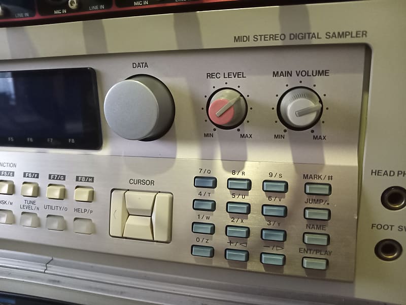 Akai S3200 MIDI Stereo Digital Sampler