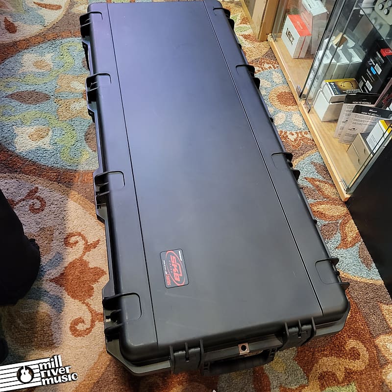 SKB iSeries Water-Proof Electric P/J Bass Guitar Case Used
