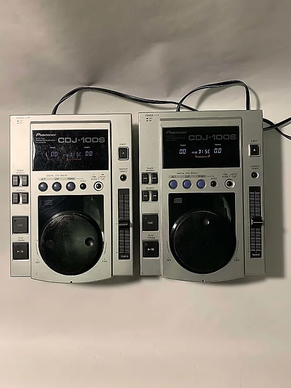 2 xPioneer CDJ-100S Professional Table-Top CD Players with