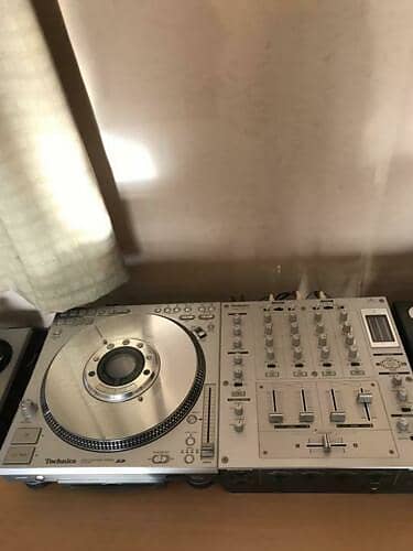 Technics DJ Set SL-1300MK3D SL-1300MK5G SH-MZ1200 SL-DZ1200 Technics DJ Set SL-1300MK3D SL-1300MK5G SH-MZ1200 SL-DZ1200