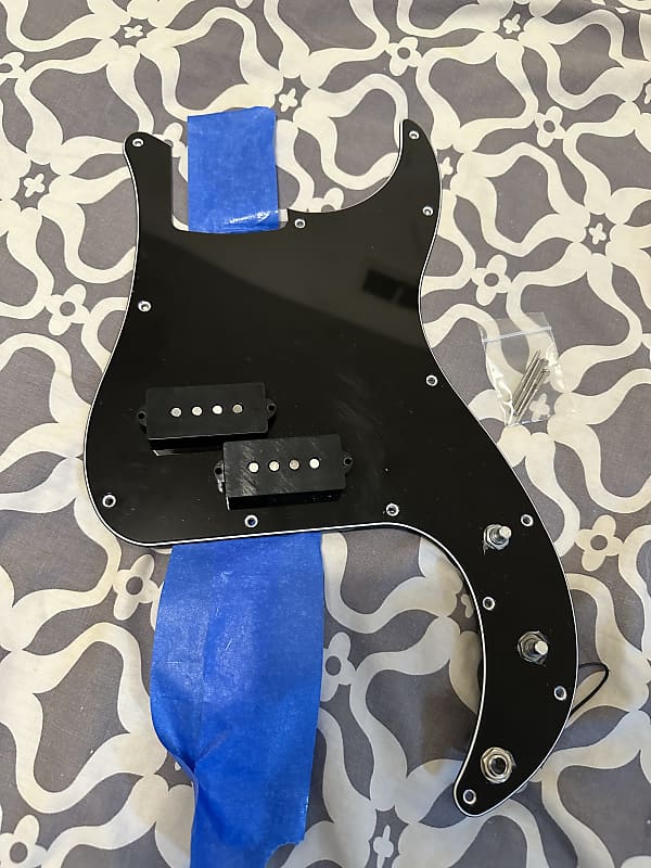 Squier PBass Loaded Pickguard Reverb