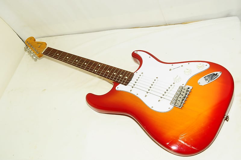 Fender Japan ストラトキャスター Uシリアル | chidori.co