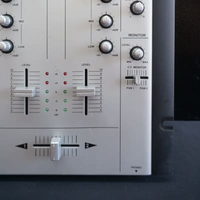 Vestax DJ Mixer VMC-002XL Professional Mixing / Scratch Controller 