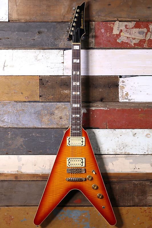 ギター 1982 Ibanez Rocket Roll II Flying V 400 Vintage 1982 Ibanez Rocket Roll II Cherry Sunburst | Cream