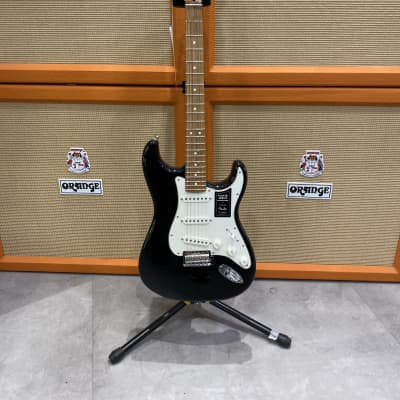 Fender Player Stratocaster with Pau Ferro Fretboard 2018 - Present - Black image 2