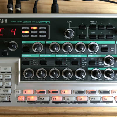 Yamaha  DX-200 (DX-7) 6op FM synth groove box image 1