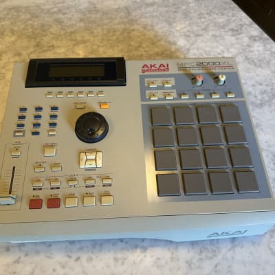 Akai MPC2000XL MIDI Production Center 2000 - 2005 - Grey