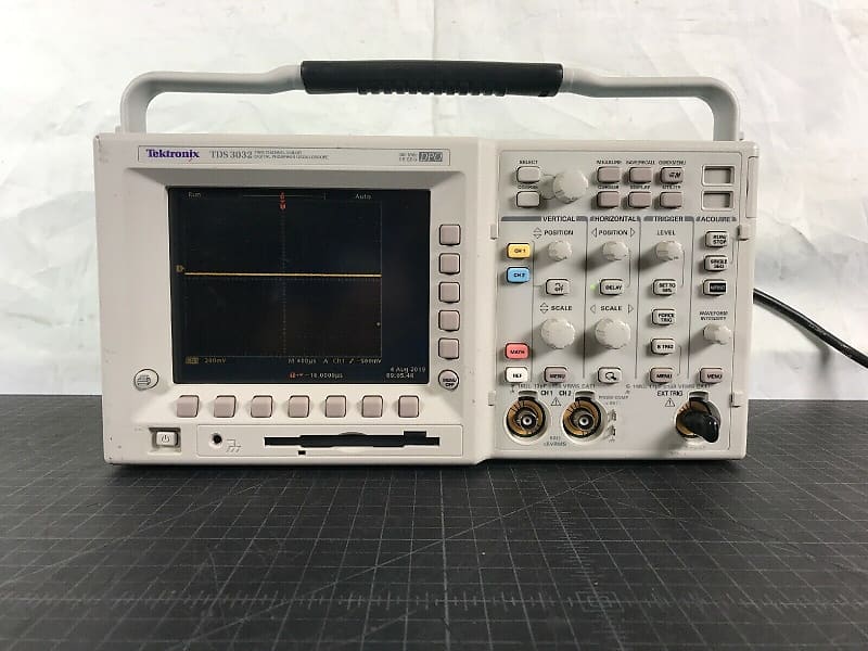 Tektronix TDS3032 300 MHz, 2 Channel, Color Digital | Reverb