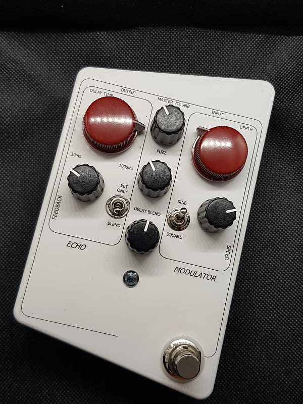 Delay/Modulation/Distortion unit 2022 White Reverb