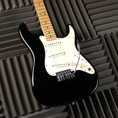 Fender Standard Stratocaster with Maple Fretboard 1983 - Black image 5