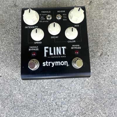 Strymon Flint Reverb and Tremolo V1 2012 - 2022 - Black with Strymon Flint Reverb and Tremolo V1 2012 - 2022 - Black with