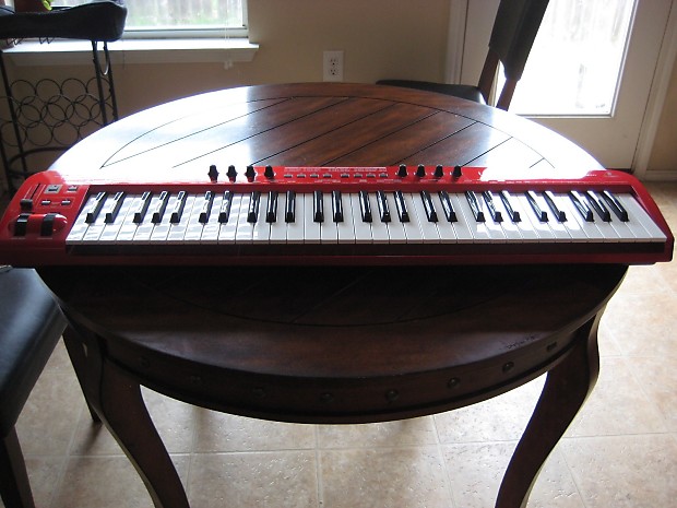 MIDI キーボード BEHRINGER UMX610 Behringer | Product | UMX610
