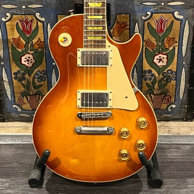 Gibson Les Paul 1960 Celebrity, Black Body, White Pick Guard