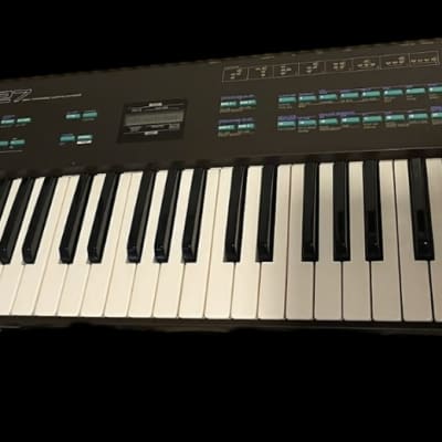 Yamaha DX27 digital keyboard 1990