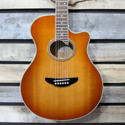 YAMAHA APX 7 acoustic guitars