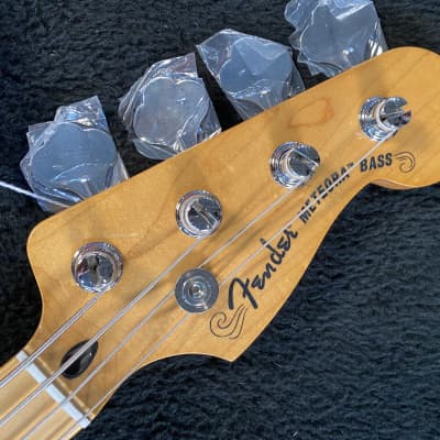 Fender Player Plus Active Meteora Bass 2022 3-Color Sunburst MX22024654 (9 lbs. 12.4 oz.) image 5