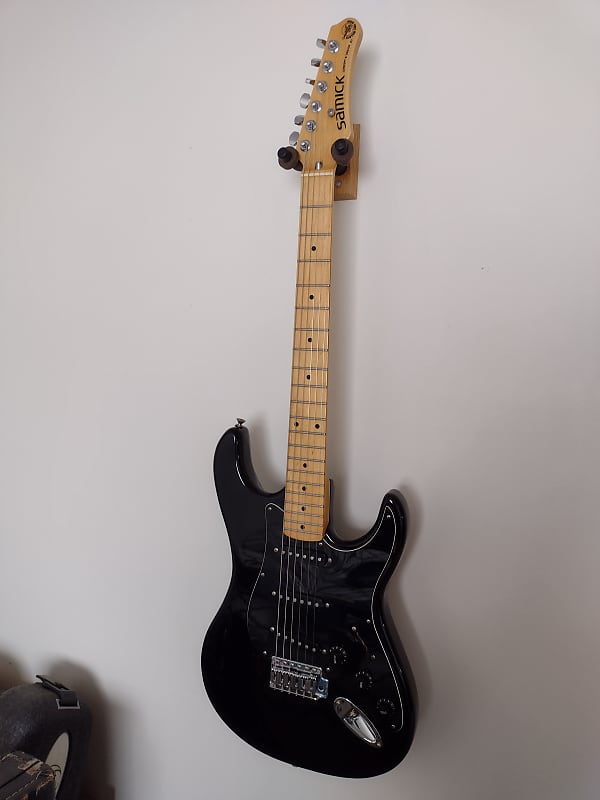 Samick Valley Arts Guitar SSM1-B 1994 Strat Style VG Condition Black w/New  Hard Case