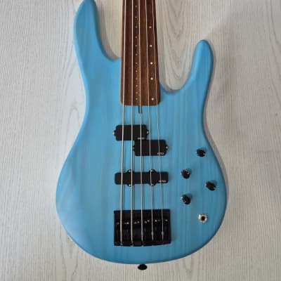 Modulus　Genesis　５st Modulus Genesis 5 **Archive** , High End Bass Guitars, Amps