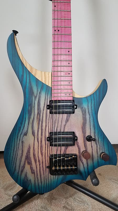 NK Headless 6-string, blue/pink fade