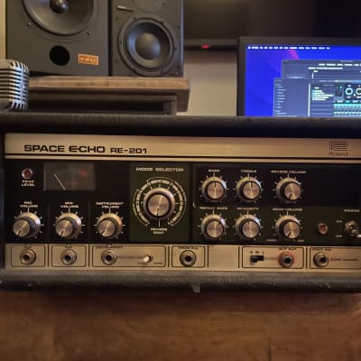 Roland RE-201 Space Echo Tape Delay / Reverb