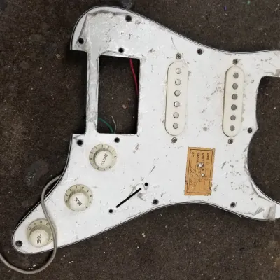 Squier Stratocaster Pickguard With (2) Pickups, (3) Pots And Knobs 1990 White image 1