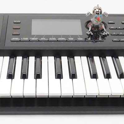 Roland FA-06 Synthesizer 61-Key Keyboard Workstation + Sehr Gut + 2 J Garantie