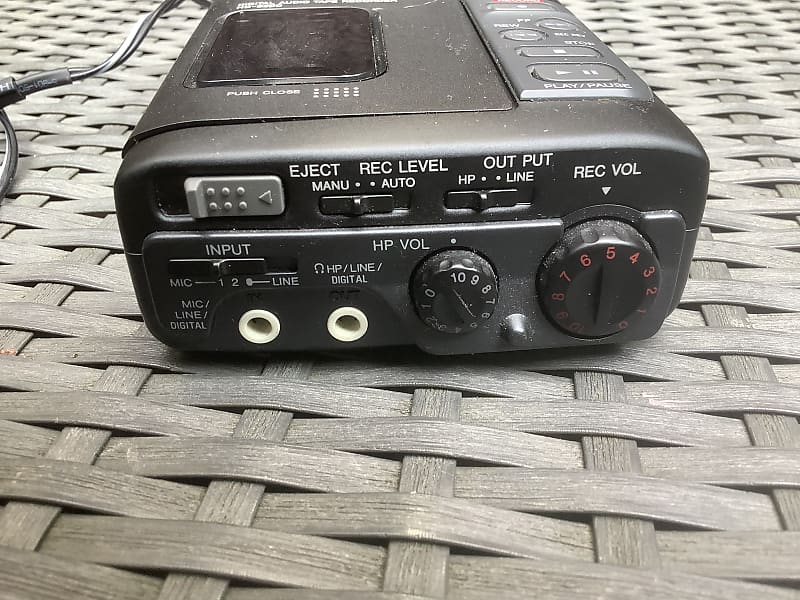 Aiwa Digital audio tape / DAT /. HD - S200 / portable walkman / vintage  made in Japan