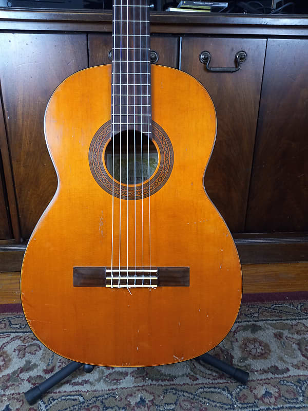 Vintage Suzuki No. 32 Classical Guitar Made in Japan 1970s With