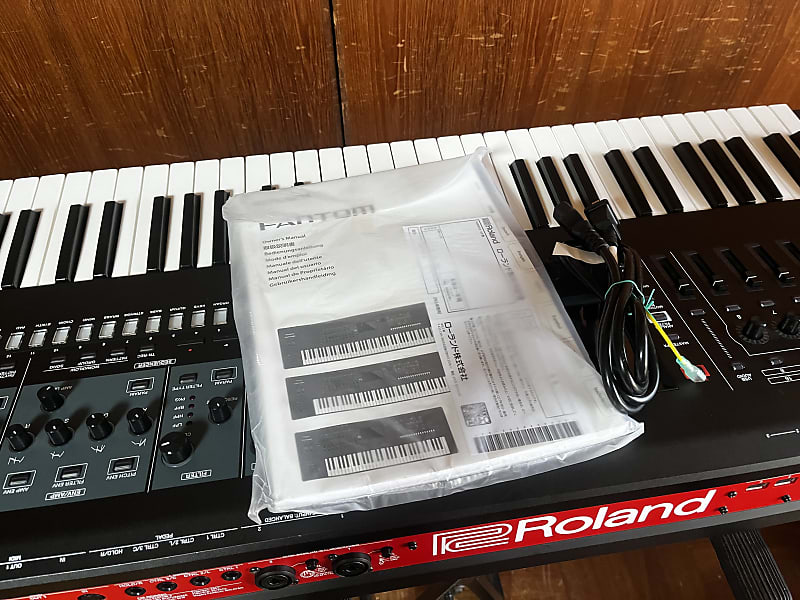 Roland FANTOM-6 Music Workstation Keyboard w/ box