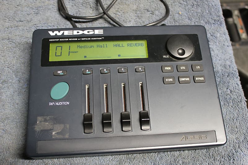 Alesis Wedge Reverb/Delay/ Table Top Reverb
