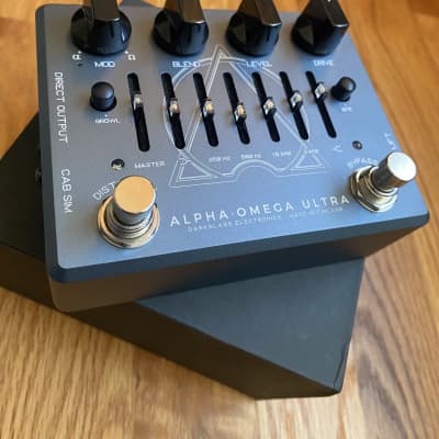 Darkglass Electronics Black Alpha Omega Ultra distortion pedal