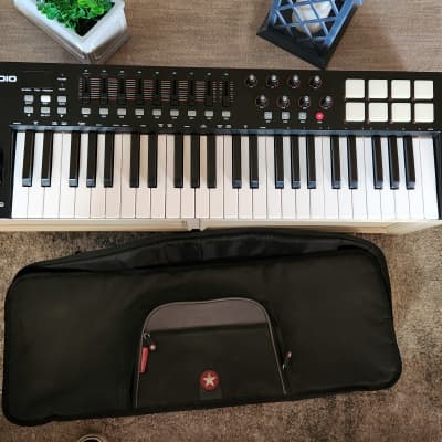 [!!COMBO!!] M - Audio Oxygen 49 MK IV MIDI Keyboard & Case  (USED) - Excellent Condition W/ MINT ROAD RUNNDER 49 KEY PADDED CASE