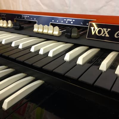 1960's Vox Continental 300 organ with bass pedals imagen 10