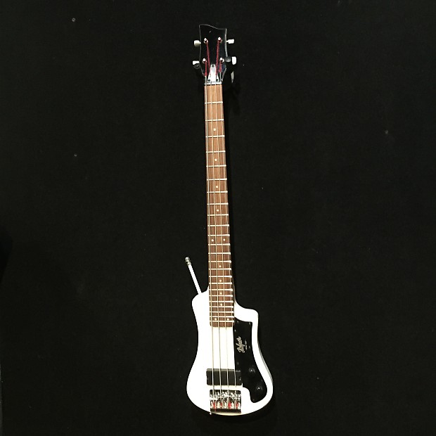Hofner store travel bass