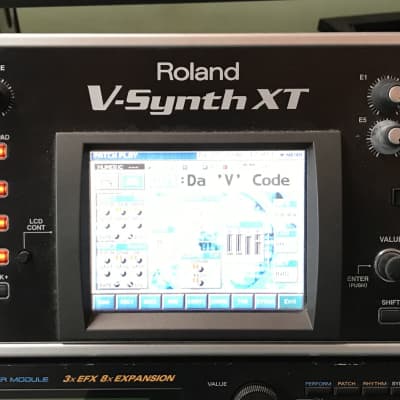 Roland V-synth XT 2011 - Black with steel side edges