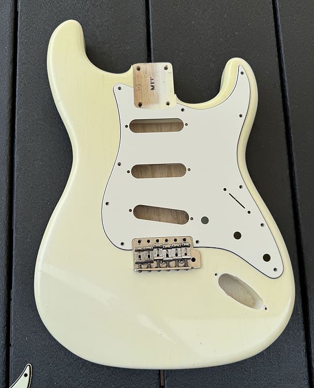 【本物新品保証】 ULTRA LIGHTWEIGHT Body Stratocaster VTS MJT Ash 5oz 3lb ギター