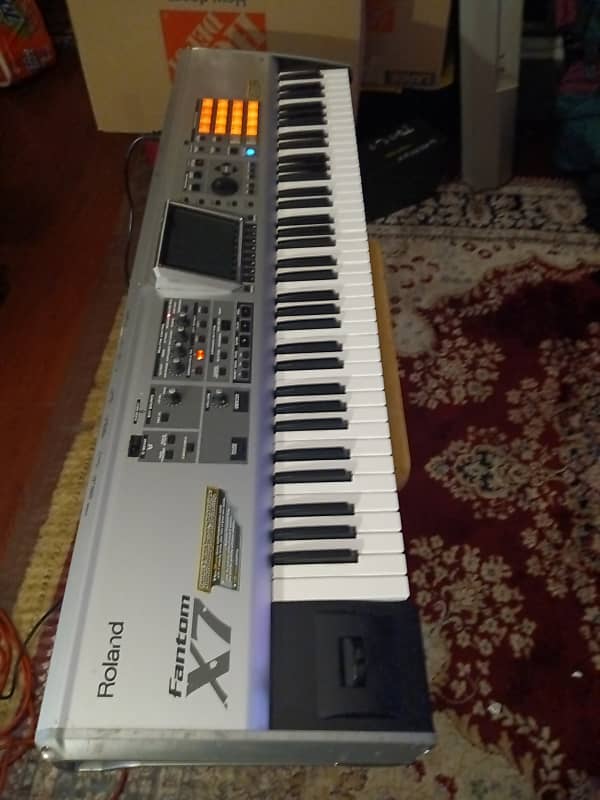 Roland Fantom X7 Synthesizer Workstation Roland Fantom X7 Unknown Silver