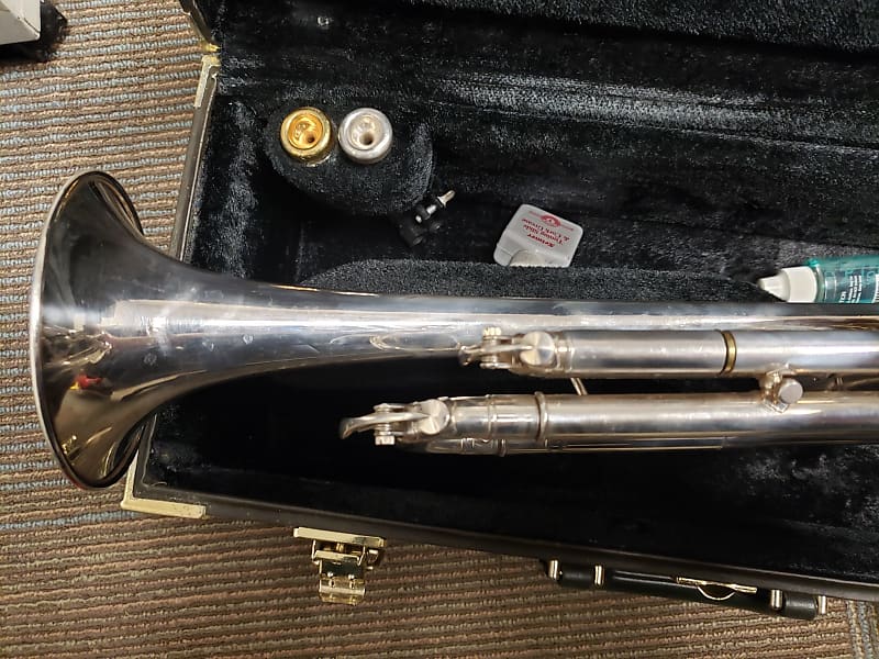 Yamaha Xeno YTR-8345GS Bb Silver Trumpet--Heavy Weight, Gold-Brass Bell,  Large Bore!