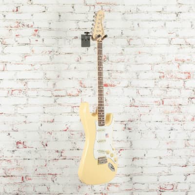 Fender Yngwie Malmsteen Stratocaster® Electric Guitar, Scalloped Rosewood Fingerboard, Vintage White image 4