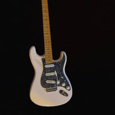 Fender American Deluxe Stratocaster V-Neck 2004 - 2010