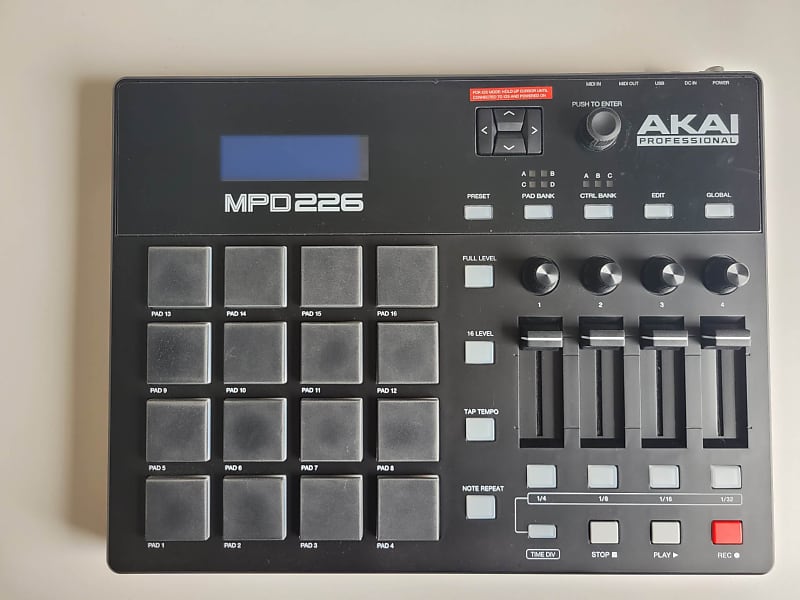 Akai MPD226