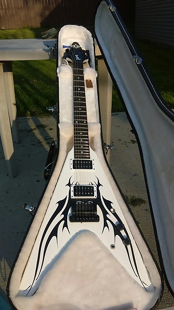 Gibson Tribal Flying V Graphic image 2