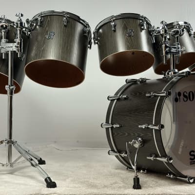 Sonor SQ2 22/8/10/12/13/14/16" Medium Maple Concert Tom Drum Set - Vintage Onyx Semi-Gloss w/ Silky Oak Interiors image 2