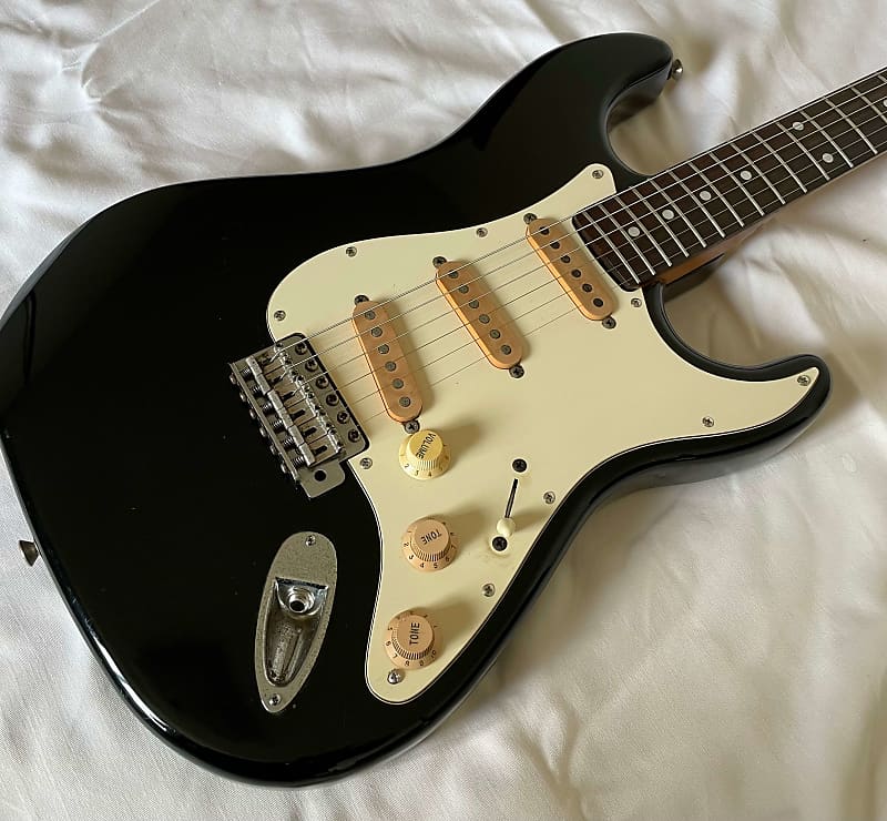 ギター 1986-7 Fender Strat ST-33R Fugigen Fender ST33R Stratocaster F Serial 1986-1987 | Reverb