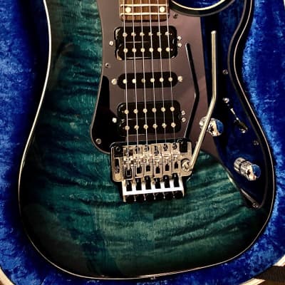 Immagine Vigier Excalibur Custom NAMM 2020 Deep Blue Flame Top Electric Guitar & Hiscox Hardshell Case - 4