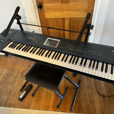 Korg Triton Extreme 76-Key 120-Voice Polyphonic Workstation 2005 - 2009 - Blue