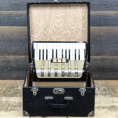 Hohner Student IVB 32-Bass 26-Key 3-Switch Black & Gold Piano Accordion w/Case image 9